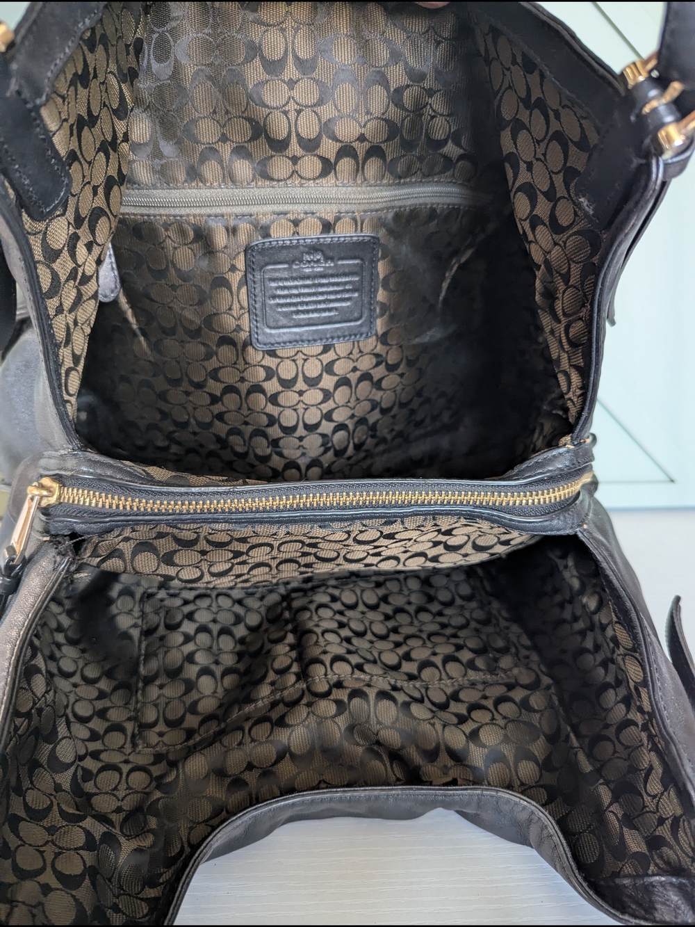 Coach Madison Carlyle Shoulder Bag in black smooth leather. - Picture 8 of 11